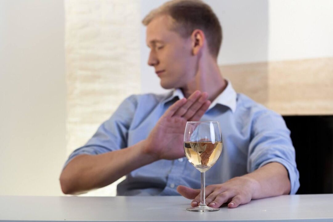Když si muž uvědomí problém, může sám přestat pít alkohol